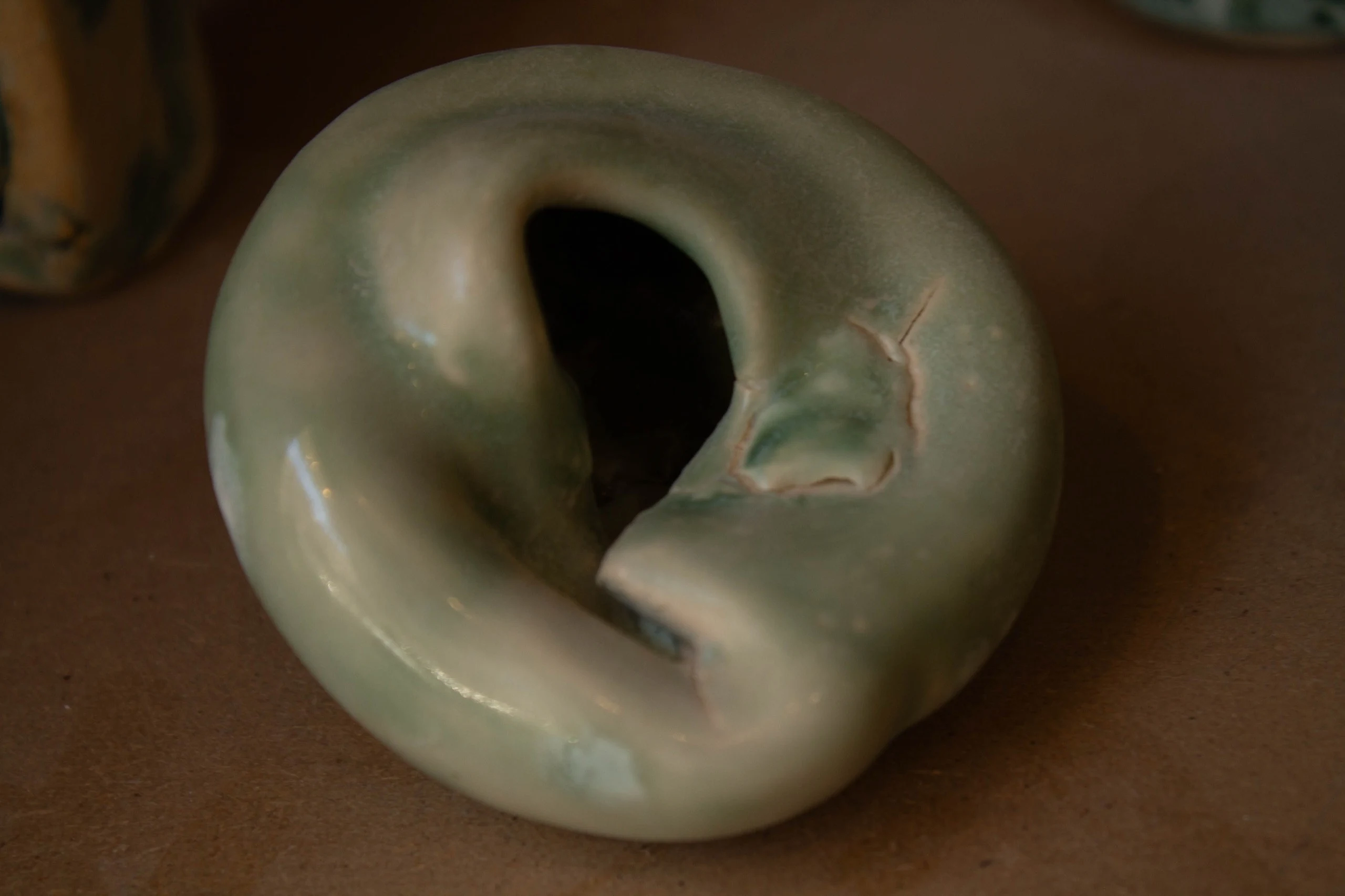 Mounia Guenatri Intuitive Clay Work Nice - Mounia Guenatri: Céramiste in Nice | Repose Archive