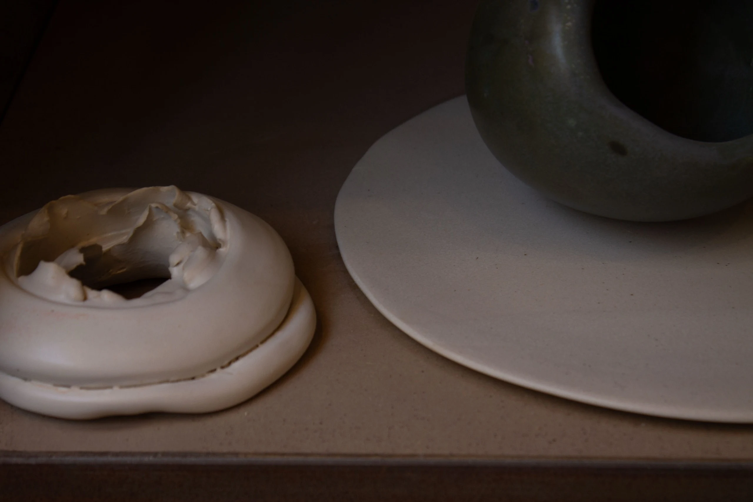 Mounia Guenatri Ceramic Texture Natural Earth - Mounia Guenatri: Céramiste in Nice | Repose Archive