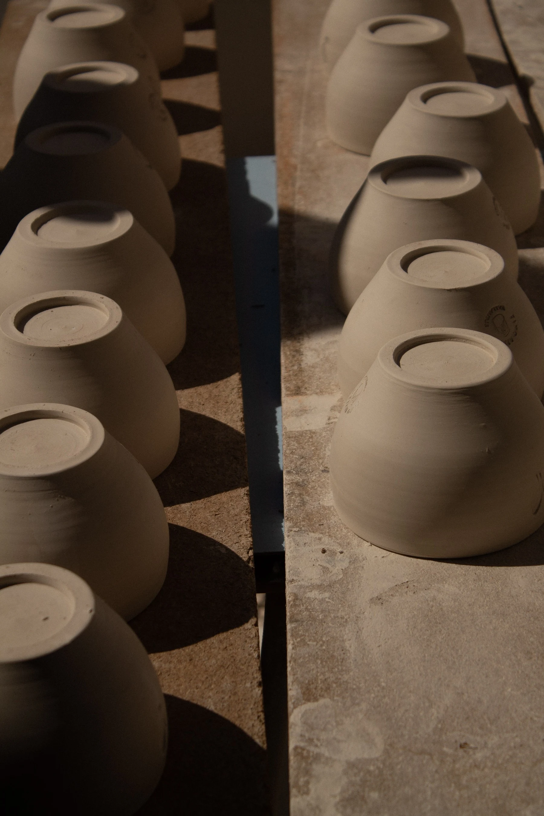 Rounded Ceramic Pieces Tino Aiello - Tino Aiello: Artisan céramiste, Vallauris | Repose Archive