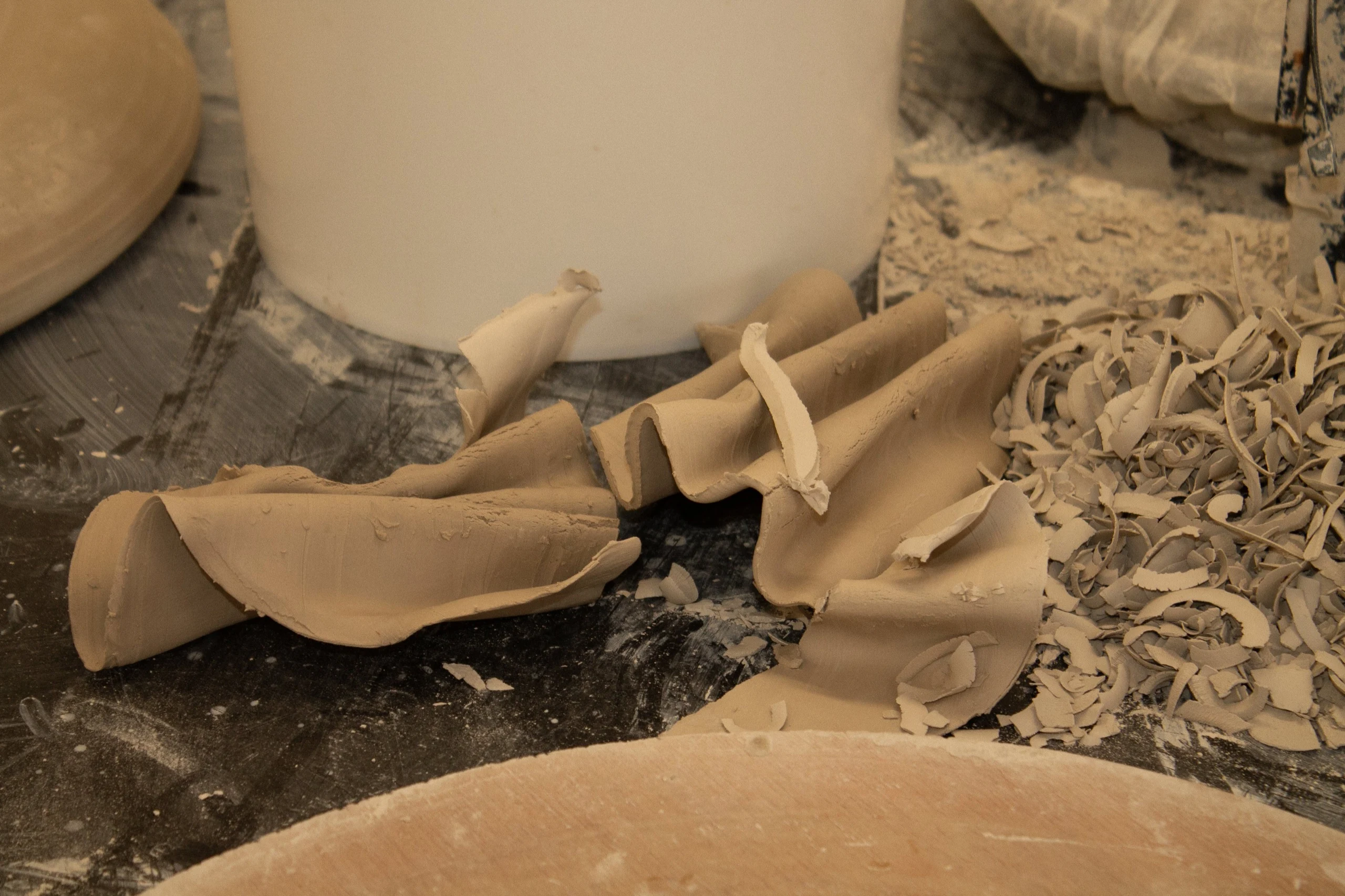 Tino Aiello Clay Pottery Process Vallauris - Tino Aiello: Artisan céramiste, Vallauris | Repose Archive
