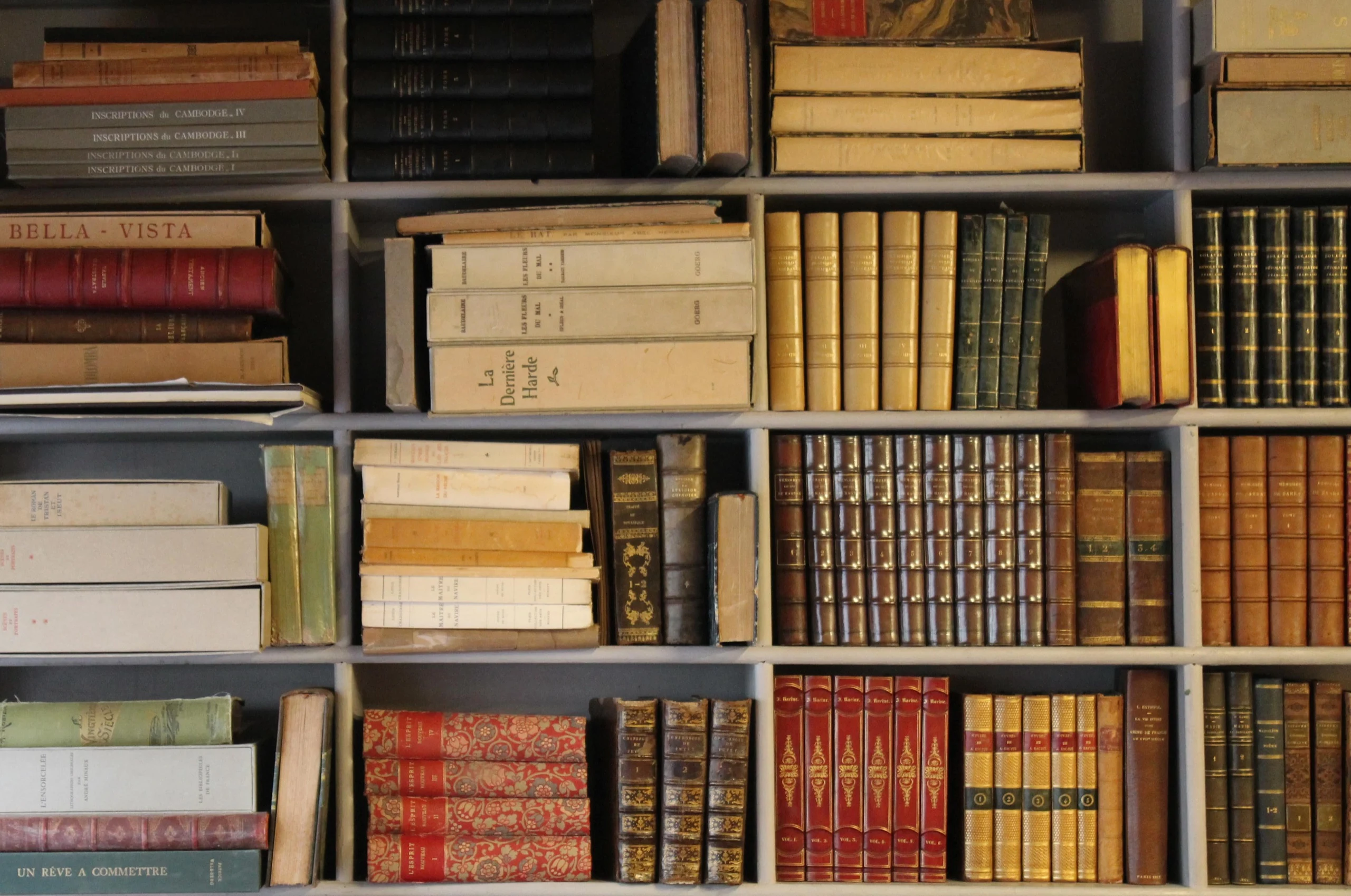 Hidden Bookstore Gems Rare Books Nice French Riviera 014 - Librairie de l'Escurial | Repose Archive