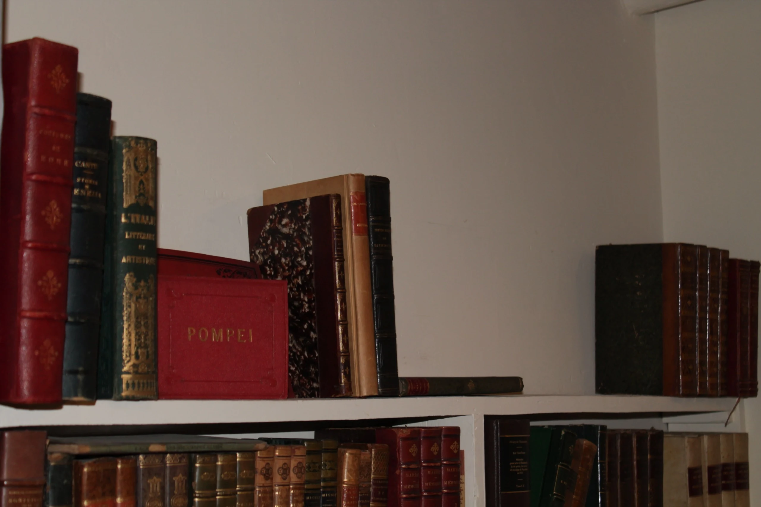 Rare Manuscripts Vintage Bookshop Literary Heritage Nice 012 - Librairie de l'Escurial | Repose Archive